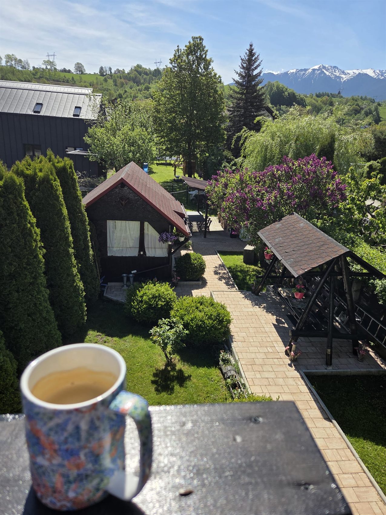 Cafea de dimineață cu priveliște