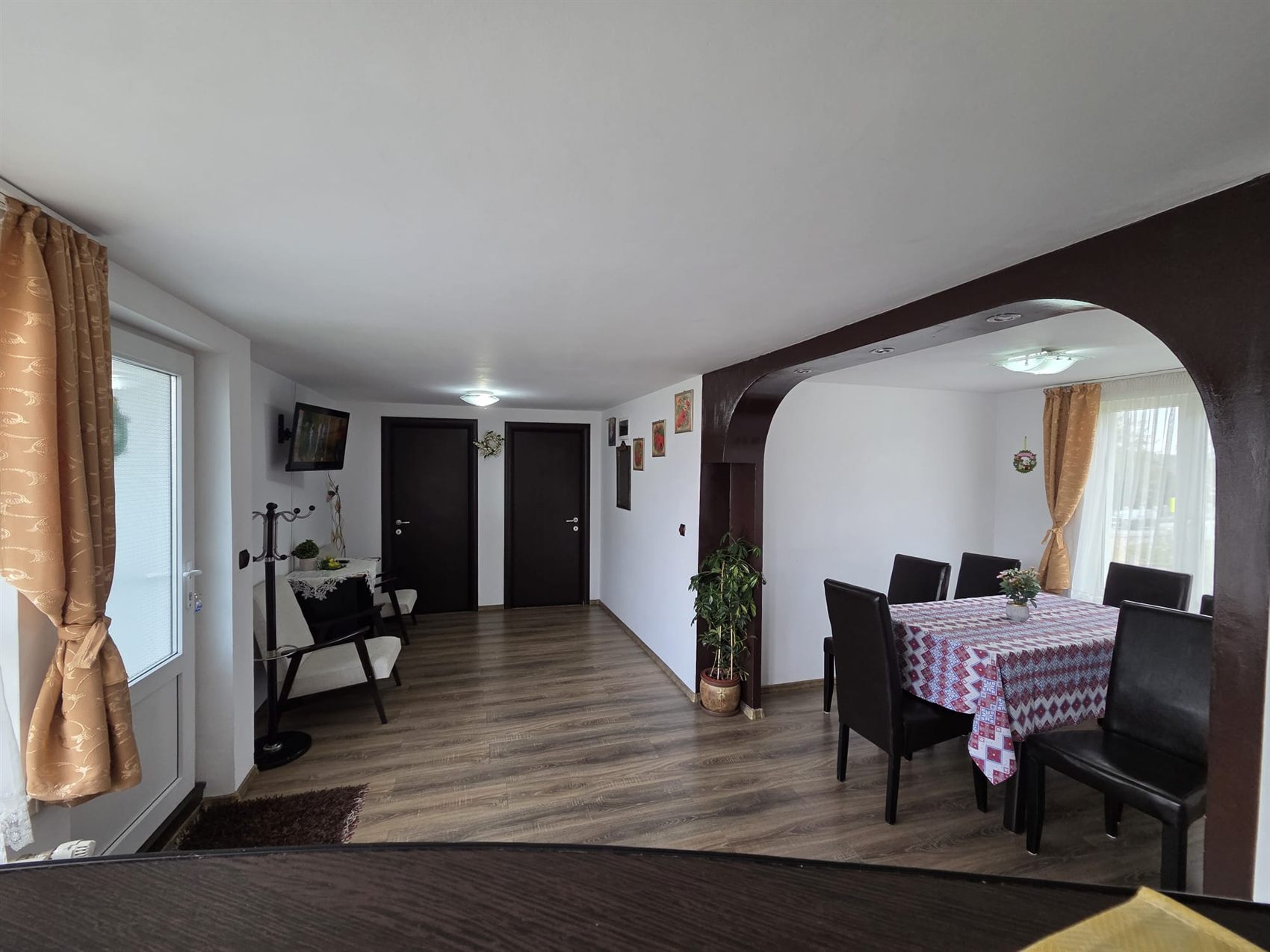Living deschis și luminos